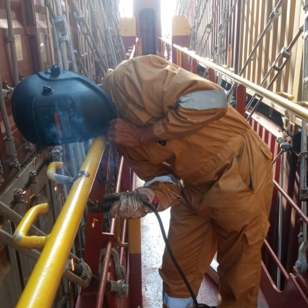 riding crew in ship